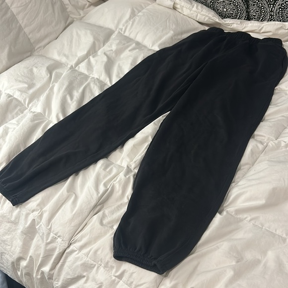 Medium Black Sweatpants with Pockets on both sides. - Picture 3 of 4